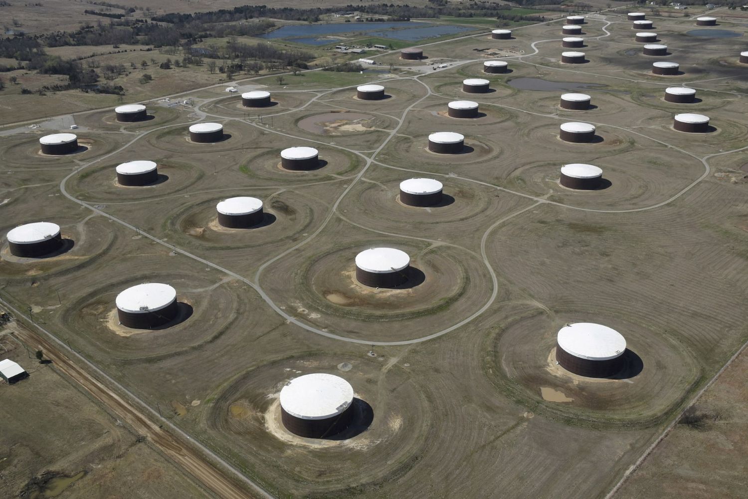 oil storage.JPG
