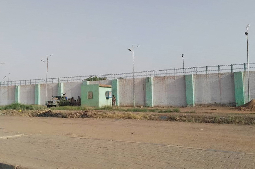 AFP__20190417__1FQ5H5__v1__HighRes__SudanPrisonPoliticsUnrestDemo.jpg