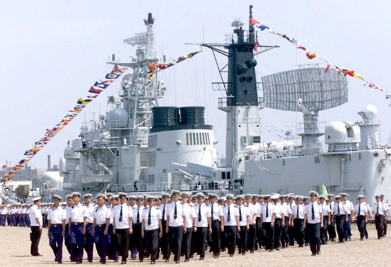 AFP__20010503__APH2001050346328__v1__MidRes__ChinaUsMilitary.jpg