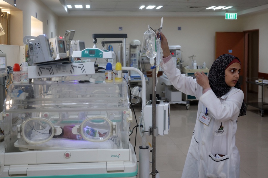 الخدج في غزة يقضون خنقا بسبب نفاد الأوكسجين