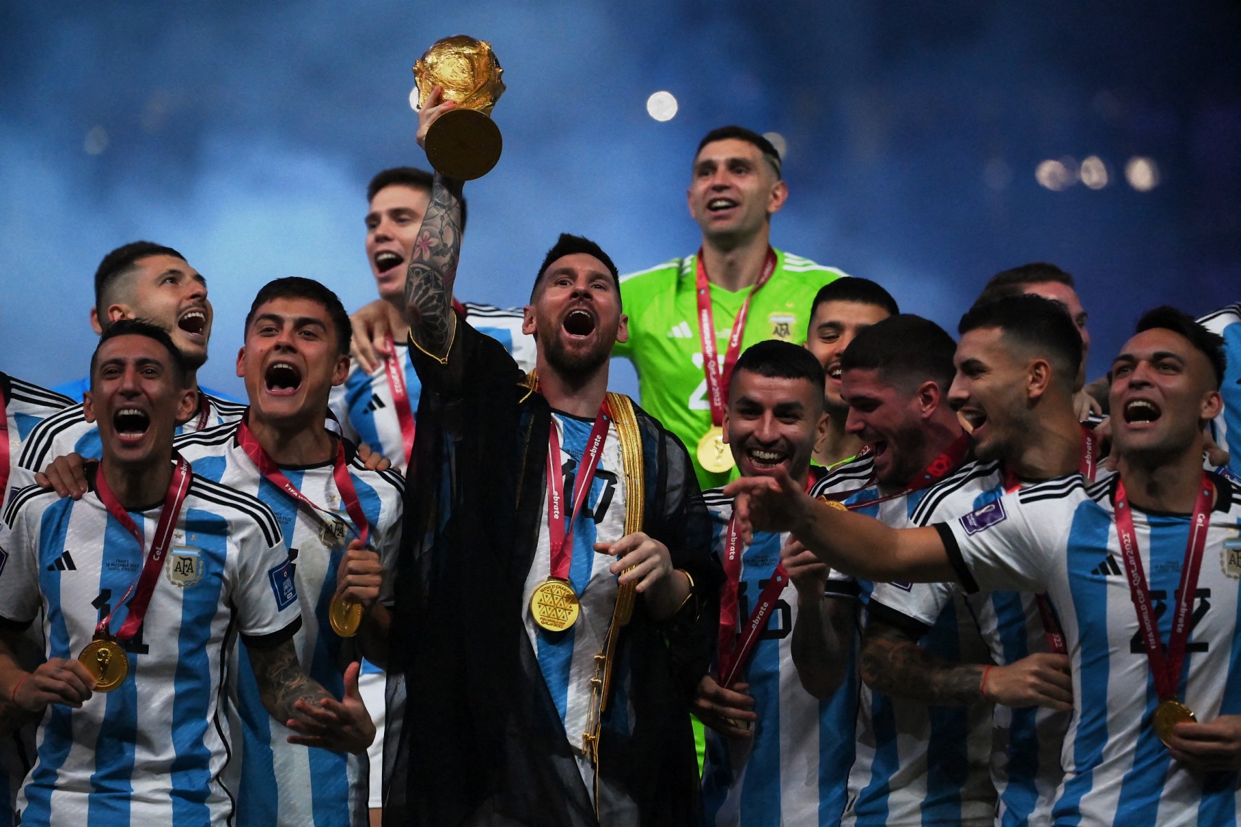 AFP__20221218__334Q7VC__v3__MidRes__TopshotFblWc2022Match64ArgFraTrophy.jpg
