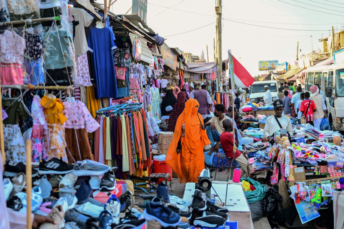 حظر استيراد والأسعار ثابتة... أسواق السودان تحبس أنفاسها