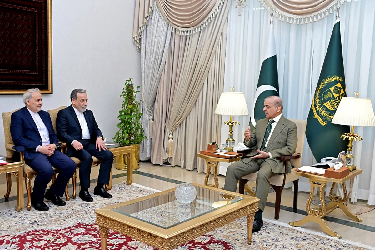 AFP__20260425__A8XX8ZQ__v1__MidRes__PakistanIranWarUsIsraelDiplomacy.jpg