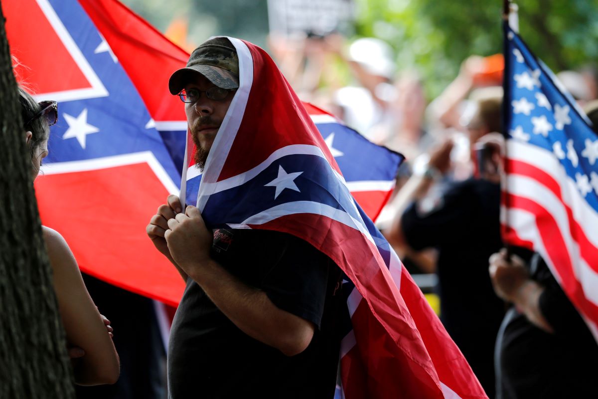 2017-07-08T215749Z_1082341115_RC11517B0FA0_RTRMADP_3_VIRGINIA-KLAN (1).jpg
