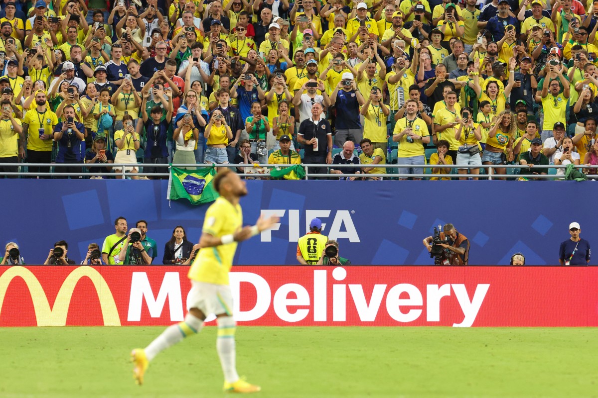 AFP__20260624__B88N3TC__v1__MidRes__FblWc2026Match49ScoBraFans.jpg