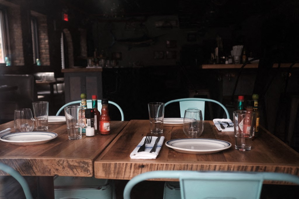 AFP__20200831__1269956653__v1__MidRes__NewYorkCityRestaurantsFaceContinuedUncertaint.jpg