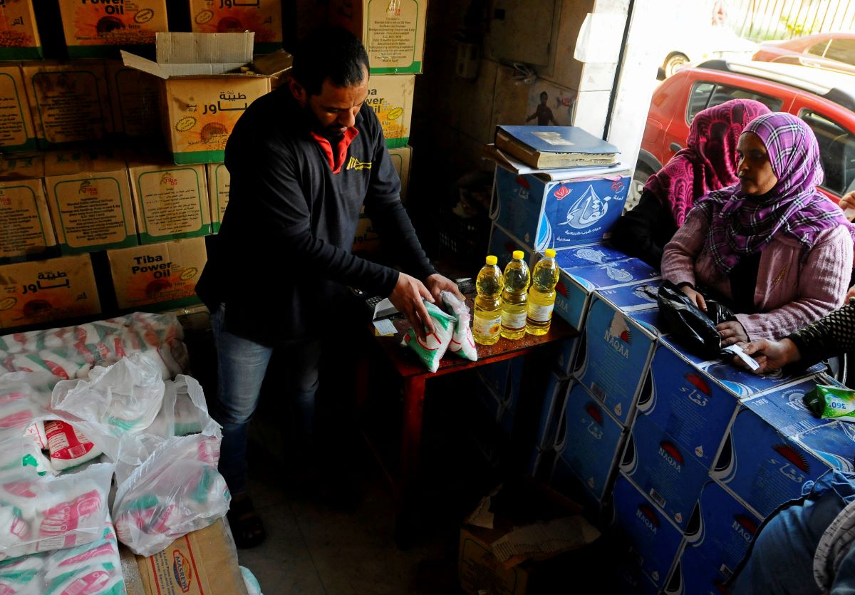 2019-12-10T130956Z_228317548_RC2DSD9EV26Z_RTRMADP_3_EGYPT-ECONOMY-INFLATION.JPG