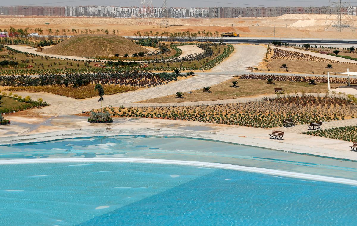 2017-10-19T181759Z_1312937835_RC175E2BD450_RTRMADP_3_EGYPT-ECONOMY-NEW-CAPITAL.JPG