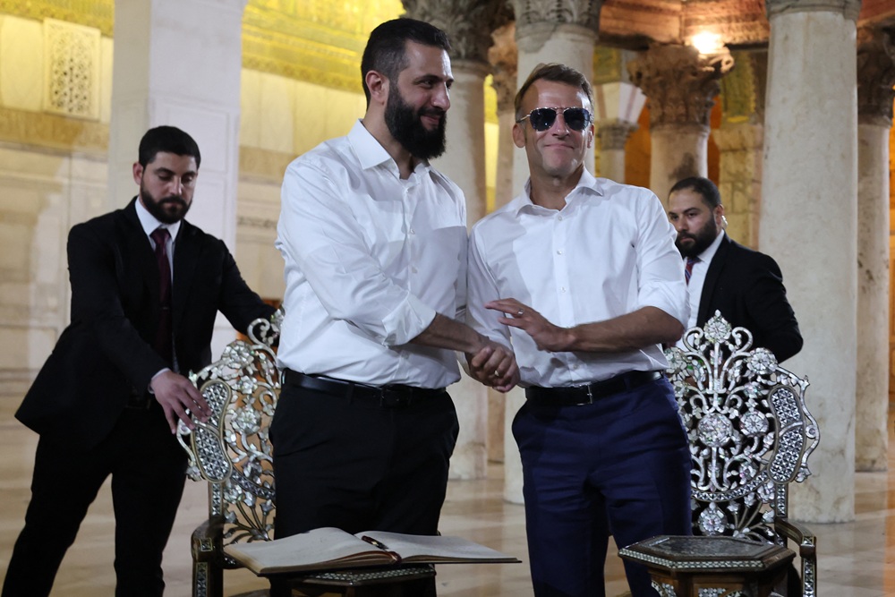 charaa Macron  afp 1.jpg