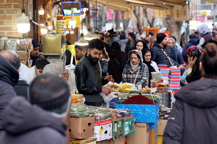 AFP__20260120__93BV9JZ__v1__HighRes__IranEconomyDailyLife.jpg