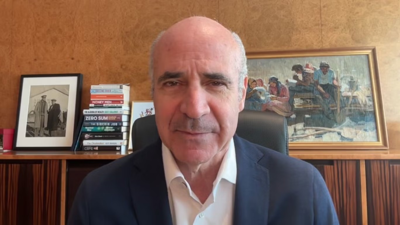 بيل براودر يقول إن الرئيس الروسي يستميت في تمسكه بالسلطة بعد سنوات طويلة من التلاعب بثروات البلاد (اندبندنت) 