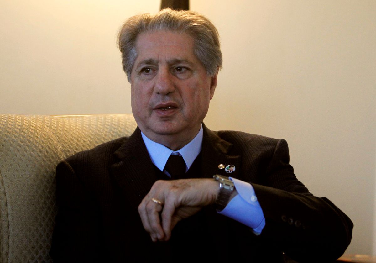 2014-02-18T120000Z_2074645441_GM1EA2J021O01_RTRMADP_3_LEBANON-GOVERNMENT-GEMAYEL.JPG