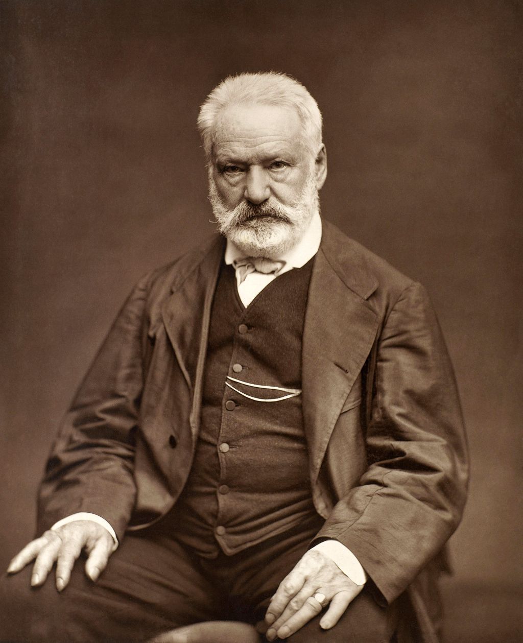 Victor_Hugo_by_Étienne_Carjat_1876.jpg