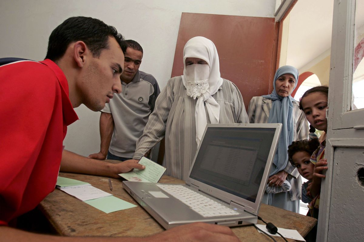 2005-09-29T120000Z_1938170726_PBEAHUNWWGH_RTRMADP_3_ALGERIA.JPG