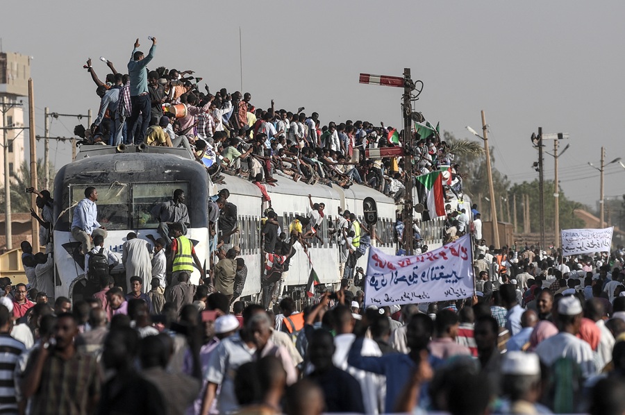 AFP__20190423__1FV66I__v4__HighRes__TopshotSudanPoliticsUnrest.jpg