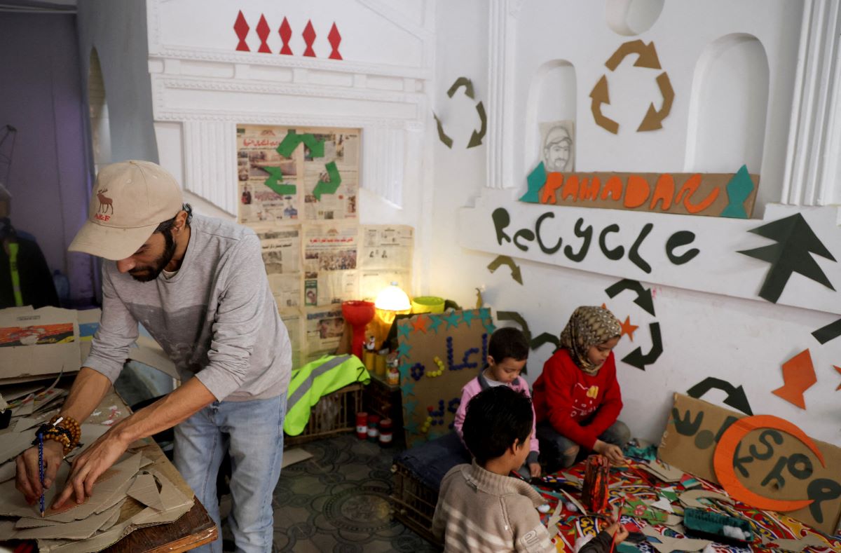 2024-03-18T212226Z_1035952168_RC2AM6AKBU95_RTRMADP_3_RELIGION-RAMADAN-EGYPT-RECYCLING-DAY.JPG