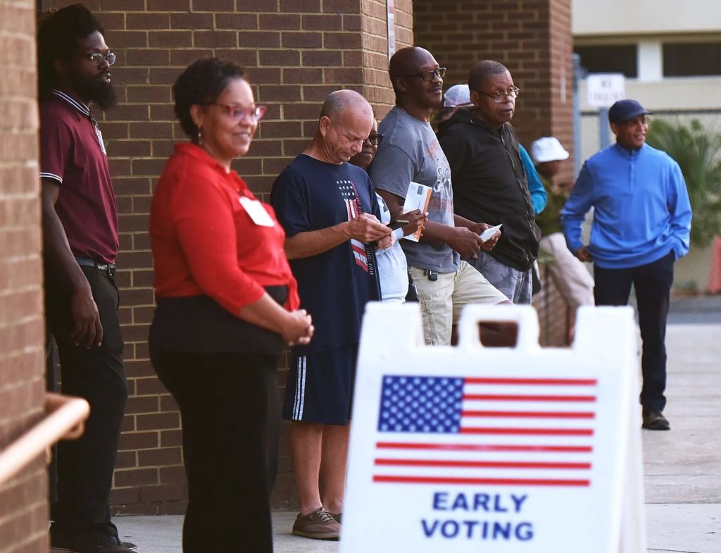 People-in-line-early-voting-Orlando-Florida.jpg