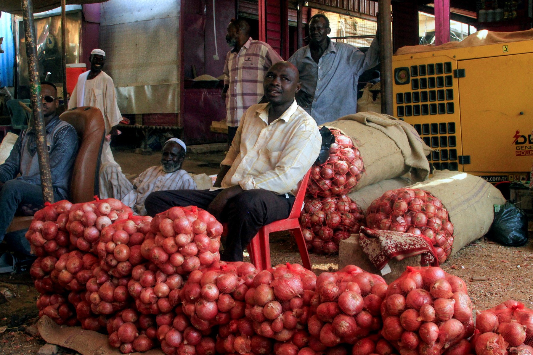 AFP__20250519__47BG4G3__v1__MidRes__SudanConflictEconomyMarket.jpg