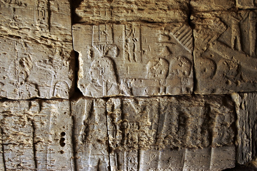 AFP__20060201__Nic25302__v1004__HighRes__SudanArchaeologyMeroeFeature.jpg