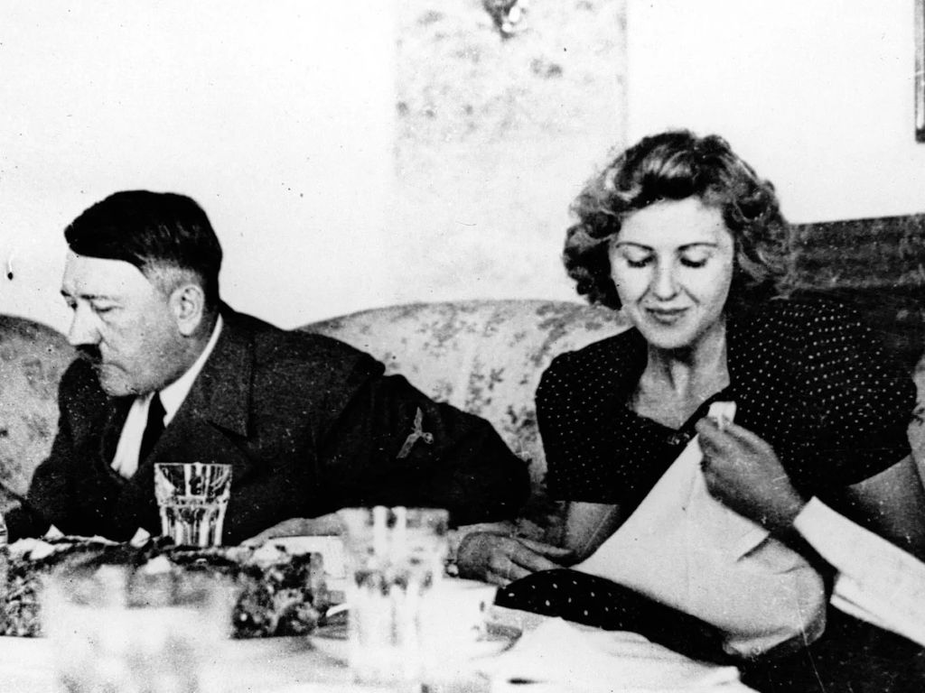 Eva Braun and hitler AP.jpg