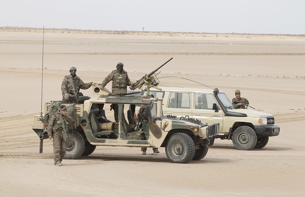 تتصاعد المخاوف التونسية حيال الوضع في ليبيا مع تكرر الهجمات في مدينة الزاوية الصورة من رويترز.jpg