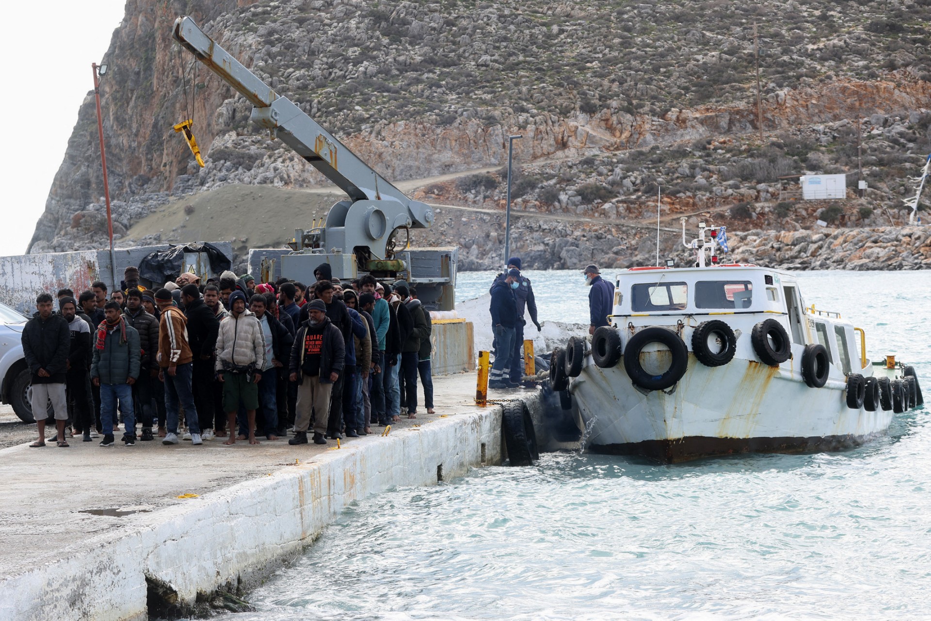 AFP__20260221__98FX99F__v1__MidRes__GreceAuMoinsTroisMortsDansUnNaufrageDUnBateauDeM.jpg