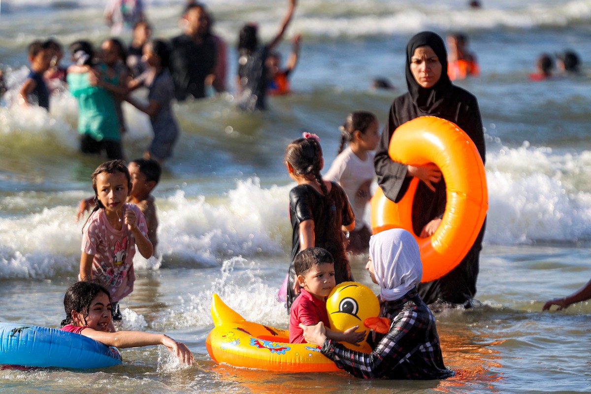AFP__20260621__B7TM2LX__v1__MidRes__PalestinianIsraelConflictGazaBeach.jpg