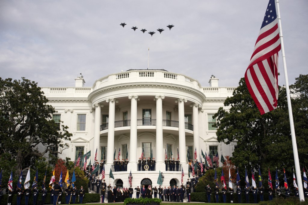 AFP__20251118__2247312578__v3__MidRes__PresidentTrumpMeetsWithTheCrownPrinceAndPrime.jpg