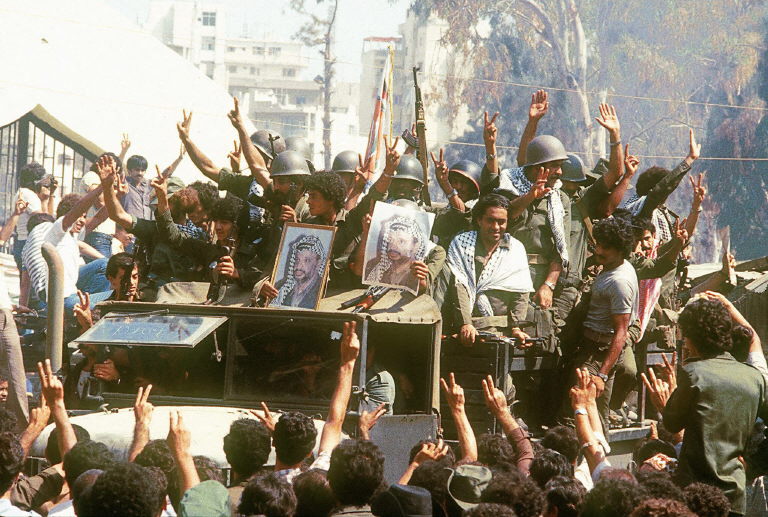 AFP__19971212__SAPA971212066820__v1__MidRes__BioArafatLeavesBeirut.jpg