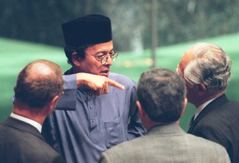 AFP__20010119__APW2001011974873__v1__MidRes__UnNewGaPresDelegates.jpg