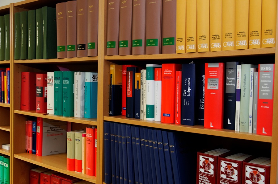 joergelman-bookcase-335849.jpg