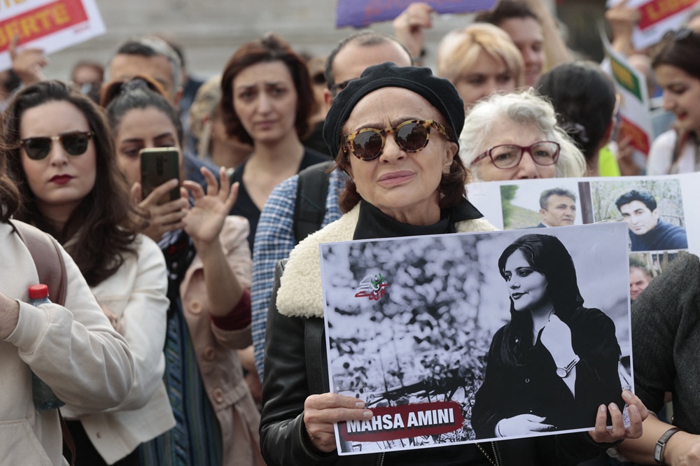 AFP__20221029__32MD99Y__v1__HighRes__FranceIranPoliticsWomenRightsDemo.jpg