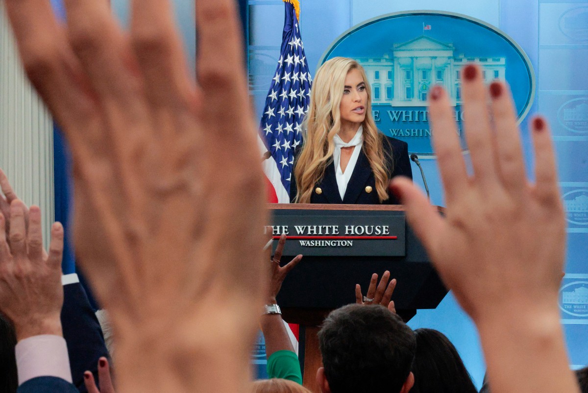 AFP__20261013__2299992736__v1__MidRes__KatieZachariaHoldsHerFirstBriefingAsWhiteHous.jpg