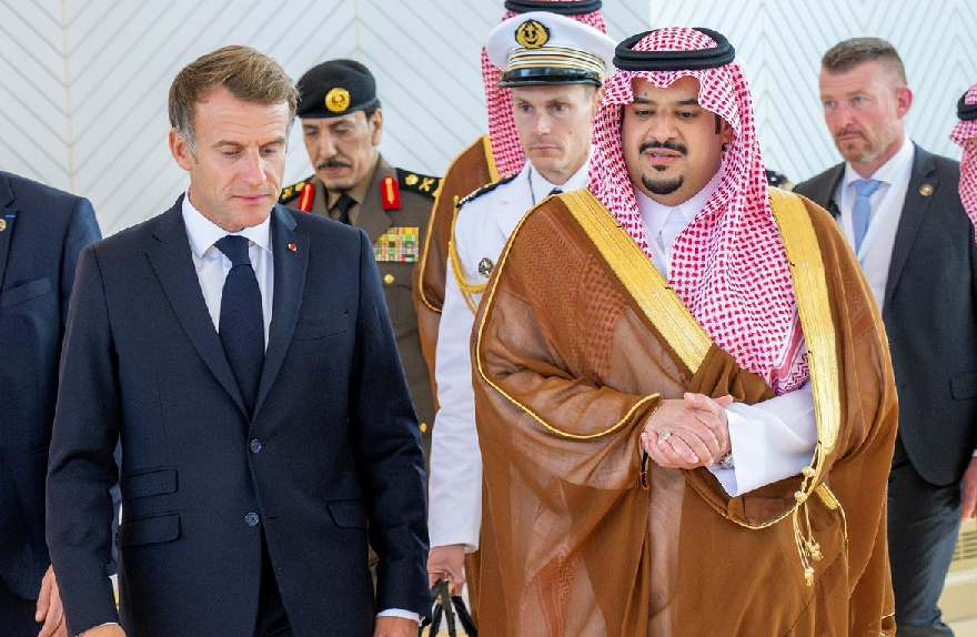 ماكرون رياض.png